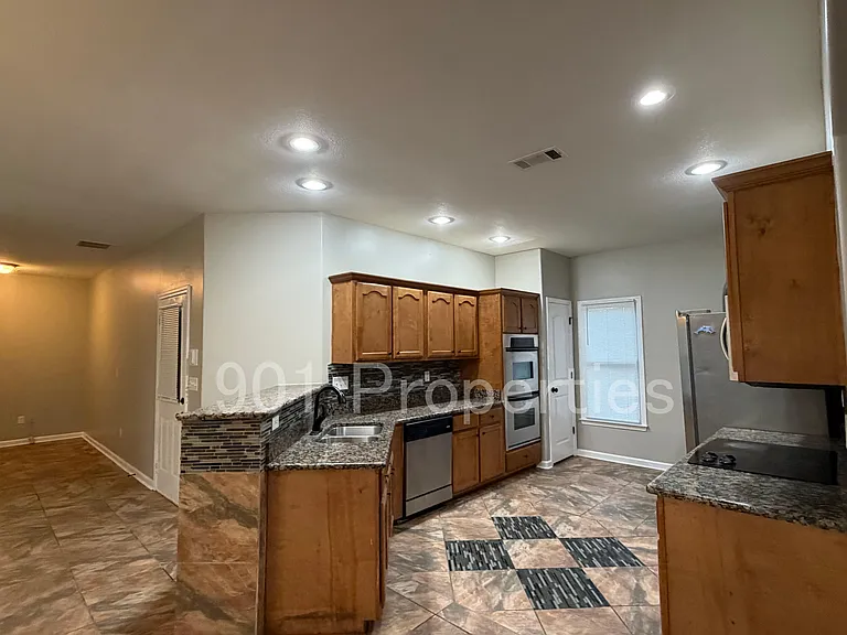 3777 Pavilion Cir — Photo 5