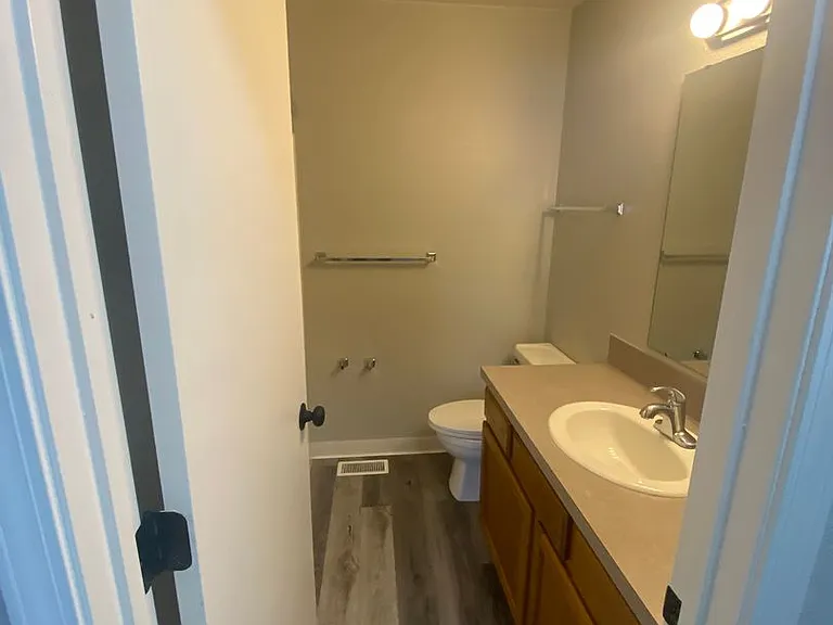 1207 S Ivy St — Photo 24