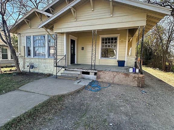 2nd image of 1824 Lyle Ave