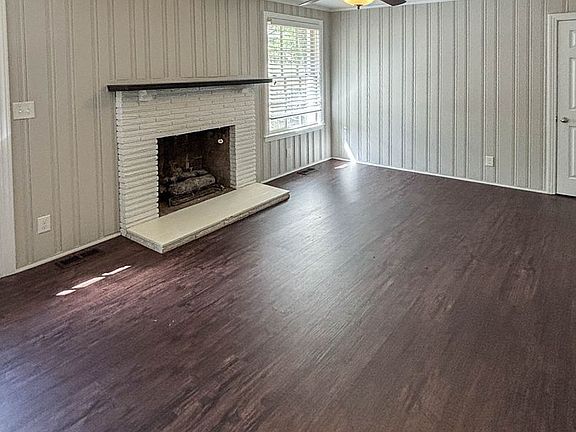 3rd image of 198 Barker Rd