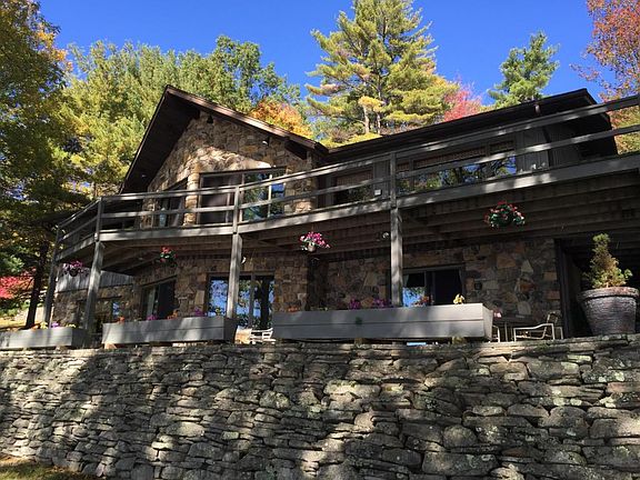 4th image of 572 Evergreen Dr