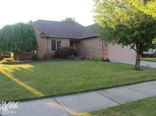 43557 Hillsboro Dr, Clinton Township, MI 48038