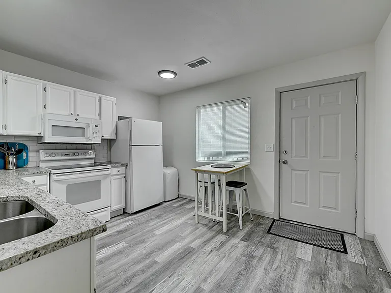 506 E Pikes Peak Ave #7 — Photo 6