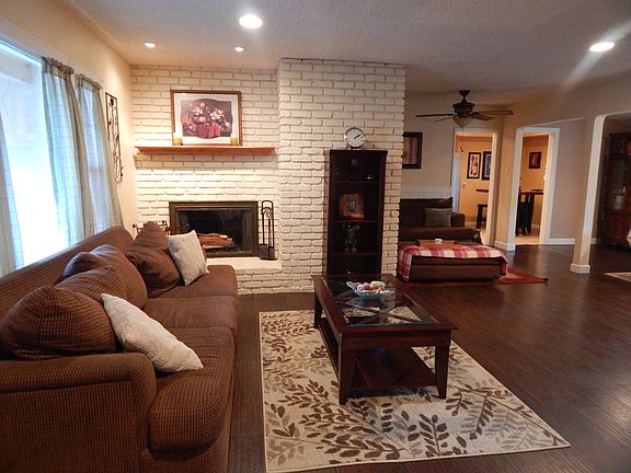 5th image of 9427 Tarryton Ave