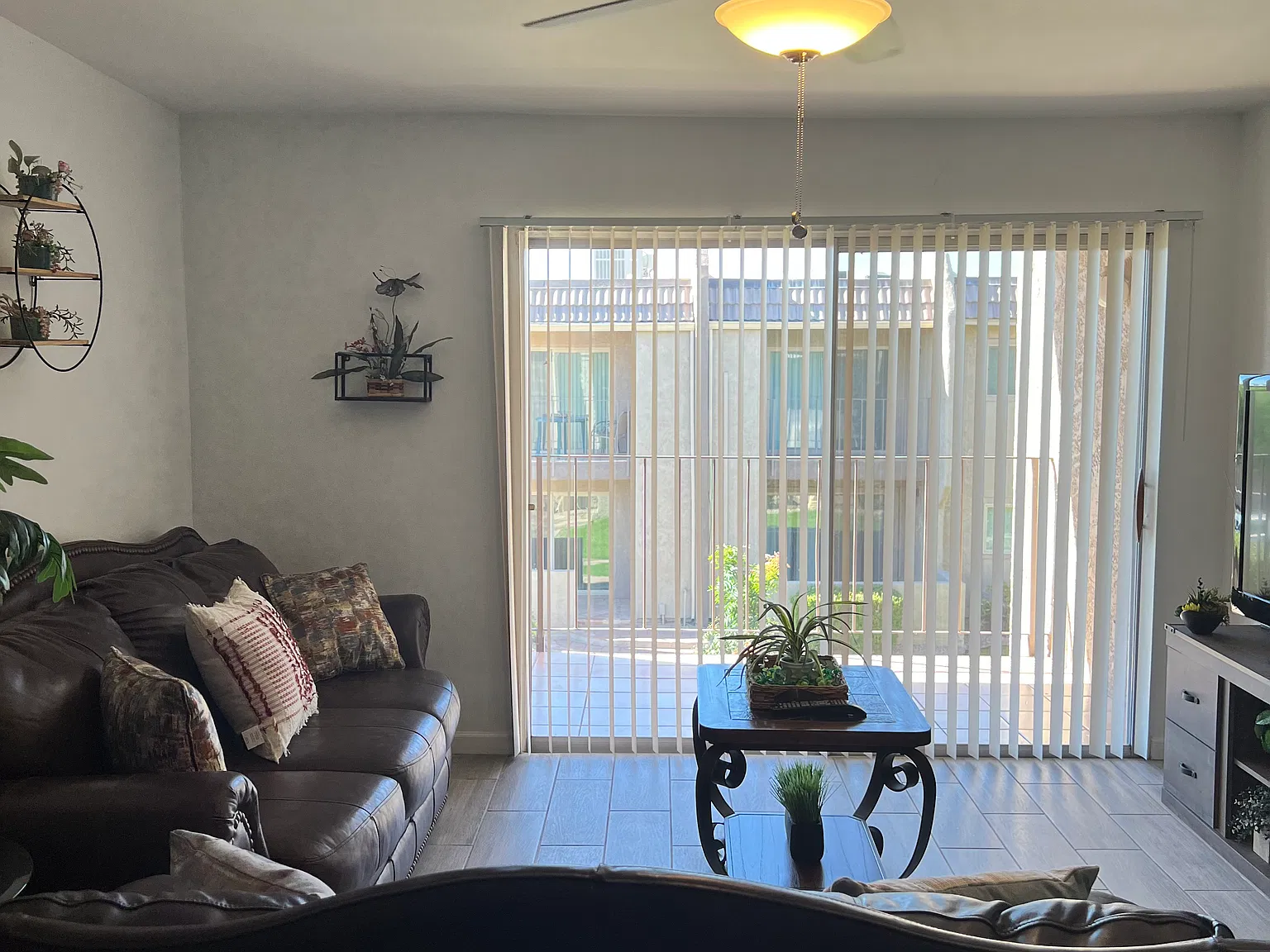 2 bed, 1002 sqft, $2,100 — Photo 3