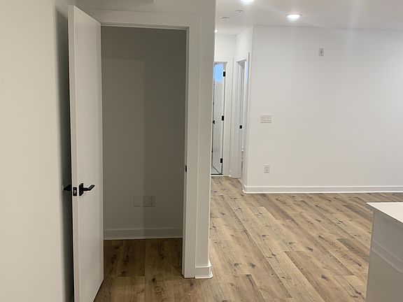 5th image of 2416 Clifford St #2R