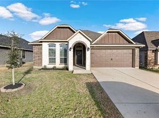 2105 Stubbs Dr, Bryan, TX 77807