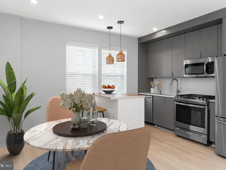 839 Kennedy St NW #204 — Photo 4