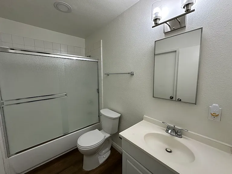 1015 W East St #F — Photo 22