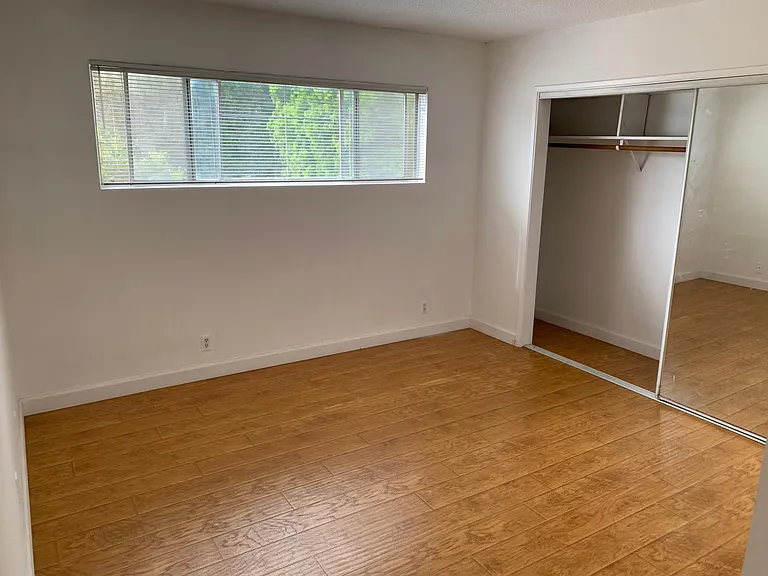 2122 Ocean Park Blvd #8 — Photo 7
