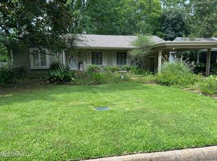 1048 Meadow Heights Dr, Jackson, MS 39206