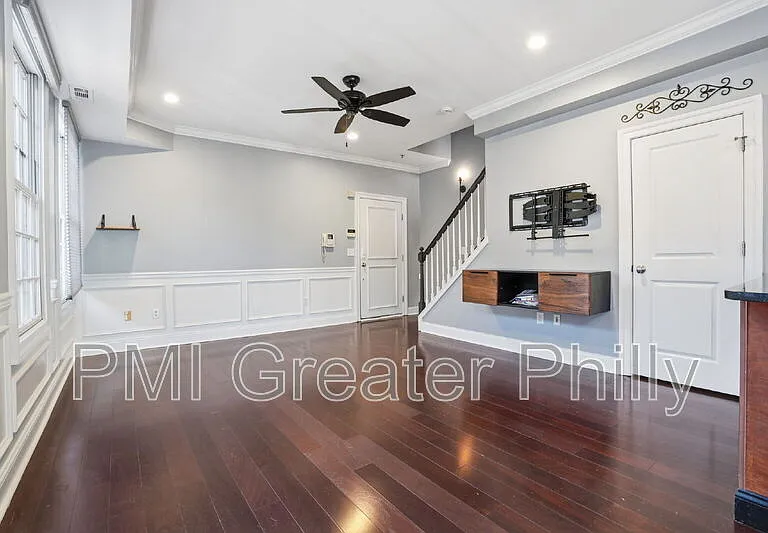 243 Montrose St #103 — Photo 24