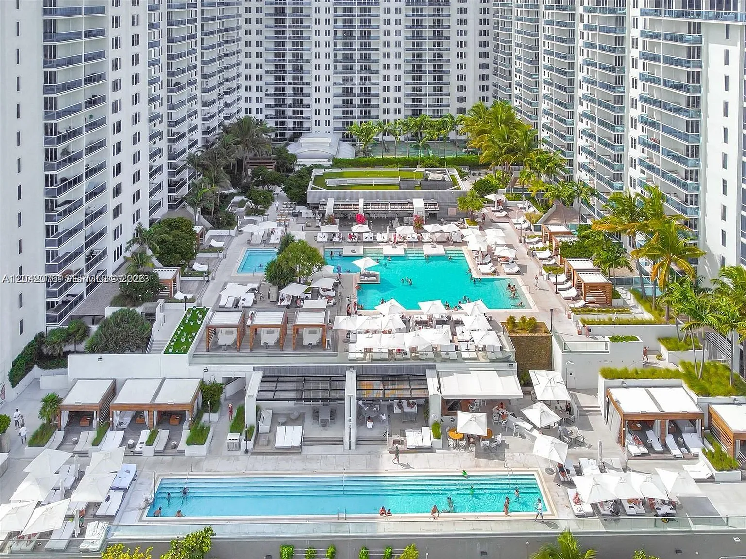 Roney Palace Condo — Photo 2