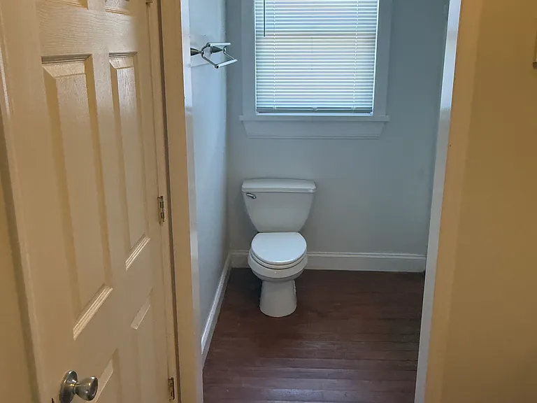 full bathroom picture 2