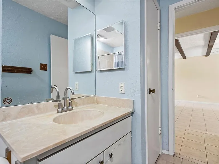 9718 Shady Tree Ln — Photo 21