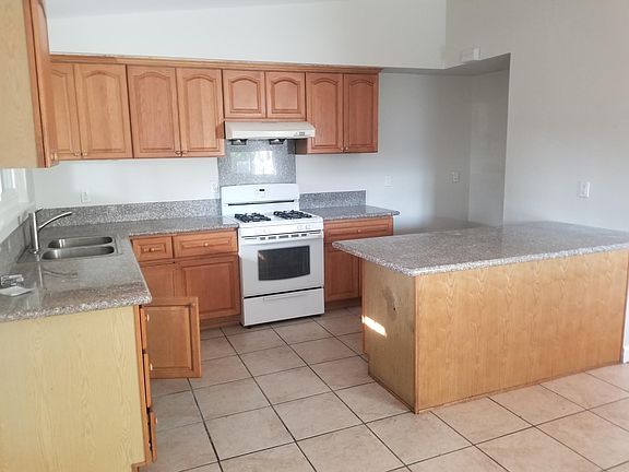 3rd image of 13952 Flynn St