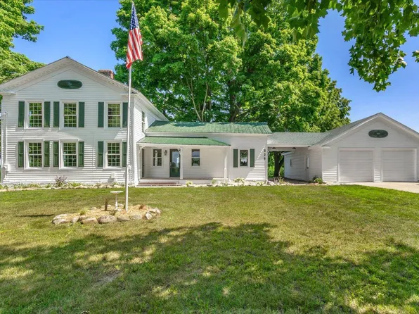 829 Miller Rd, Plainwell, MI 49080