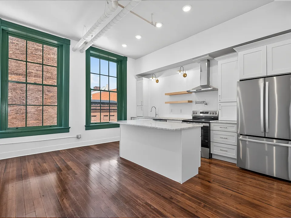 607 Main St #8