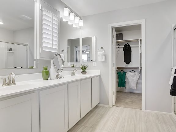 Palatial owner s bath