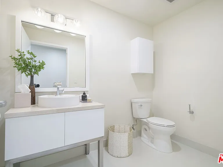 1100 S Hope St #716 — Photo 12
