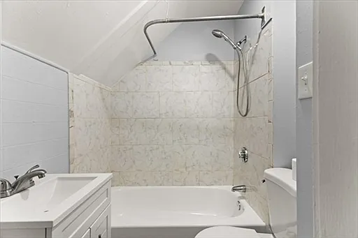 58 Calmar St #3 — Photo 7
