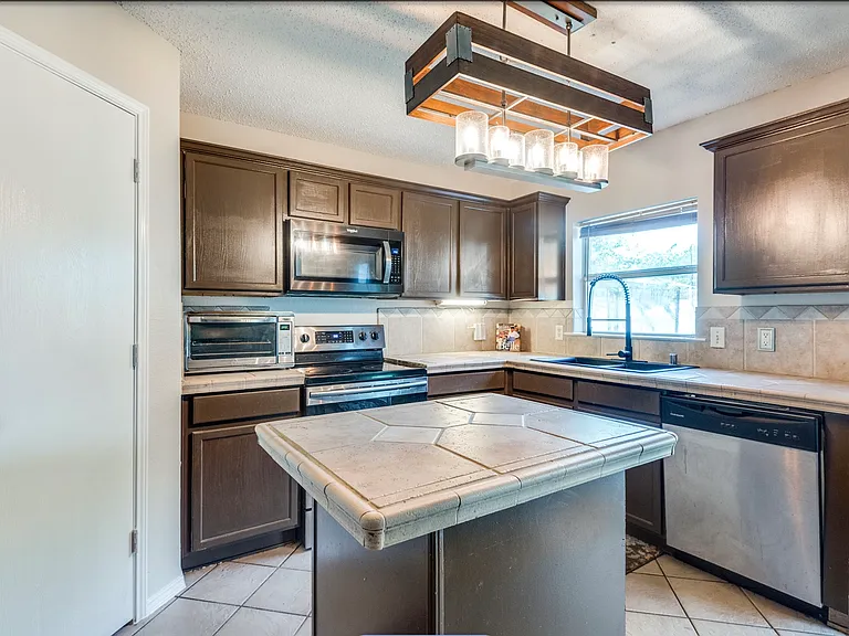 212 Prentice Dr — Photo 12