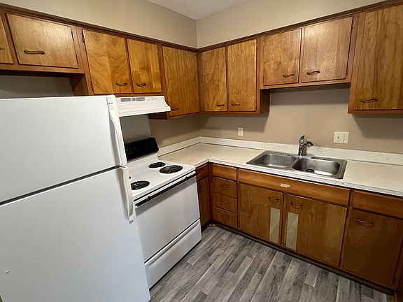 3rd image of 2308 18 1/2 Ave NW APT 7