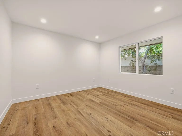 17024 Parthenia St — Photo 16