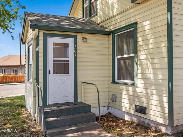 302 N Iler St, Moxee, WA 98936