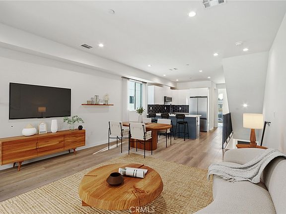 4th image of 10719 Addison St #10717.2