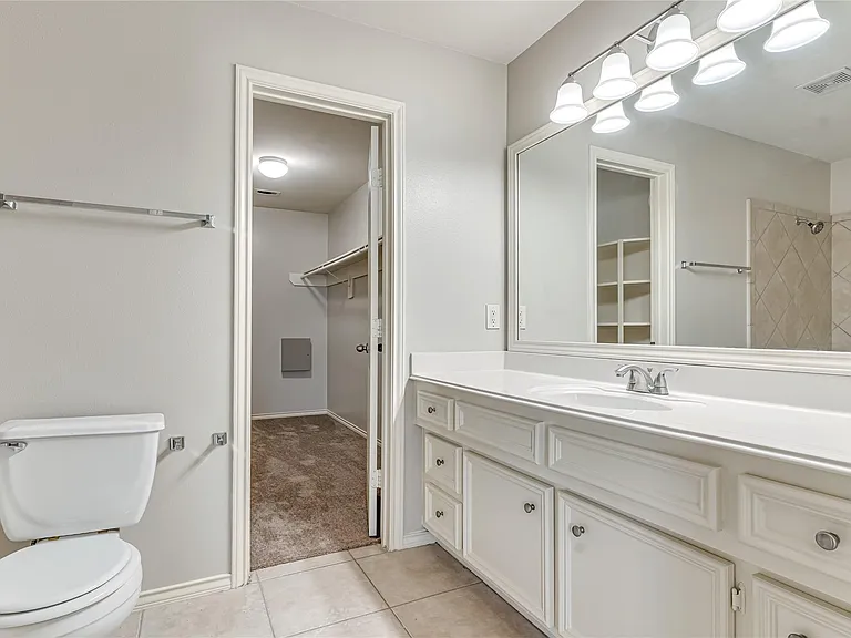 706 Woodport Ln — Photo 14