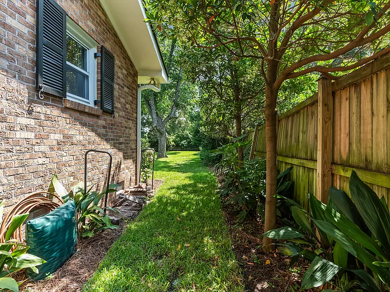 1043 Fort Sumter Dr — Photo 33