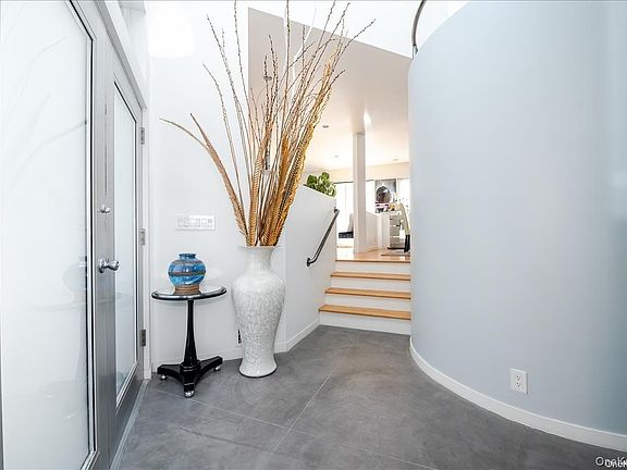 3rd image of 17 New York Avenue #House