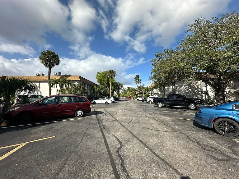 1830 Maravilla Ave #704 — Photo 49
