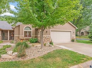 711 E 70th Pl, Sioux Falls, SD 57108