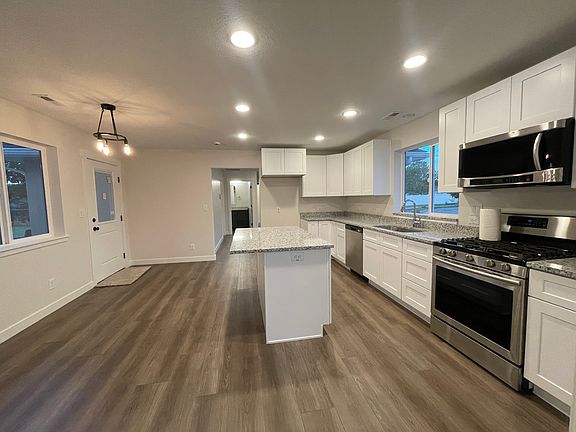 Kitchen/Dining Area
