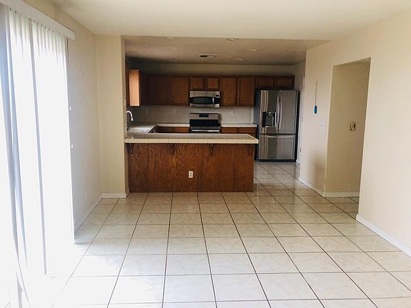 3rd image of 2806 Egret Ln