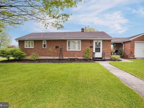 329 N Chestnut St, Fleetwood, PA 19522