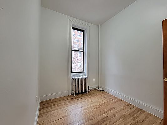 5th image of 323 W 14th St APT 9