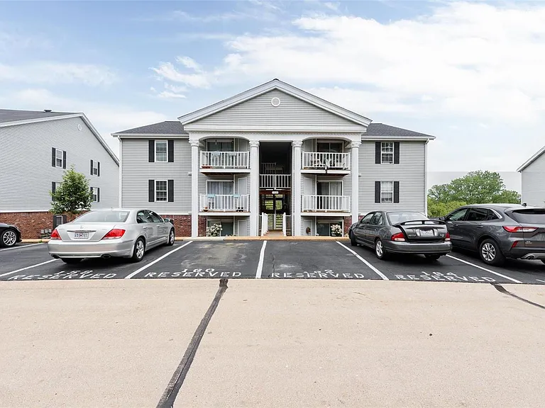 1239 Creve Coeur Crossing Ln #G — Photo 1