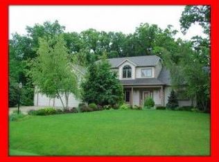 221 W Trillium Ter, Oak Creek, WI 53154