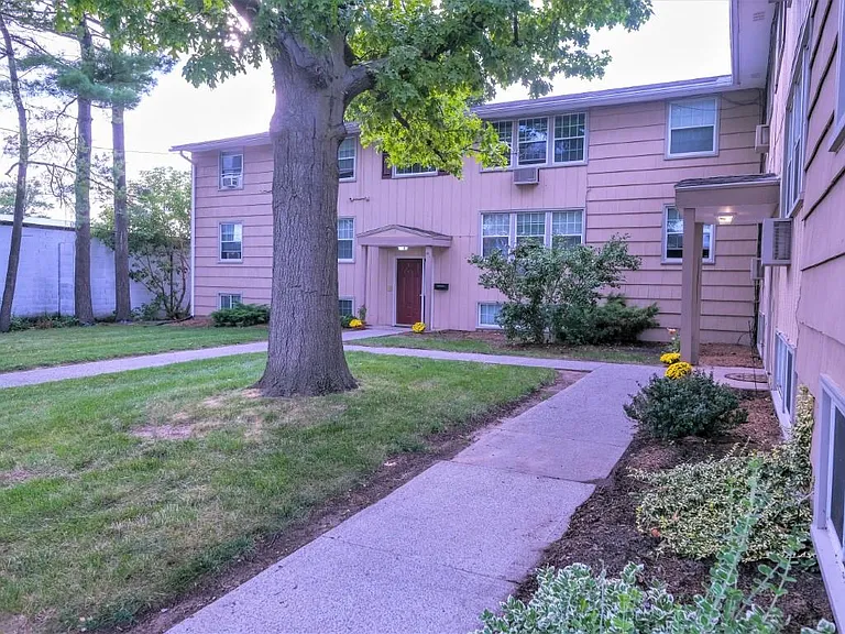 105 N Willow St #8 — Photo 31
