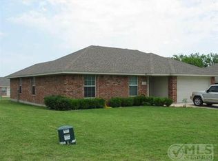 1612 N Cates St, Decatur, TX 76234