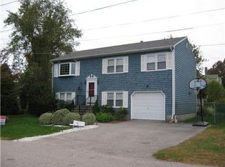 75 Webster Ave, Narragansett, RI 02882