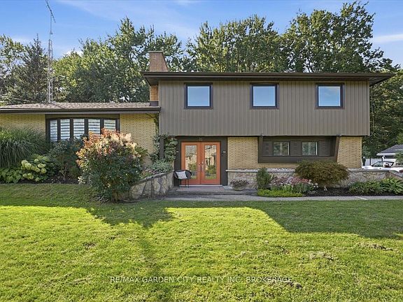 2nd image of 16 Pinecrest Ct