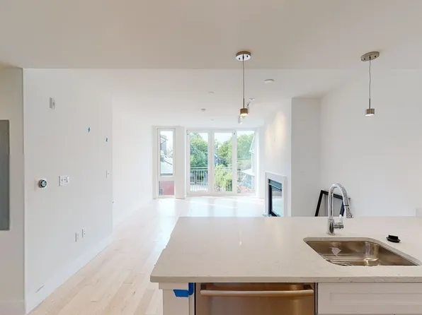 7 Beech St #219, Cambridge, MA 02140