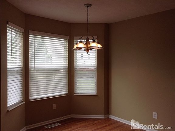 5th image of 723 Weeping Willow Ln