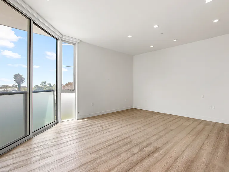 1125 Kings Rd #Penthouse 7 — Photo 25