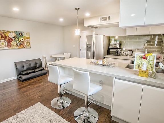 5th image of 3110 Red River St #D-315