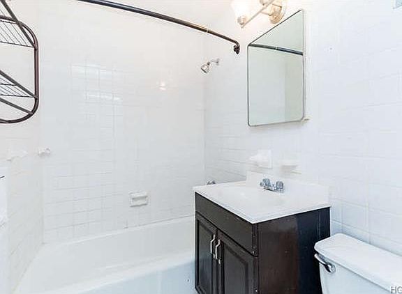 5th image of 2550 Olinville Ave APT 16G